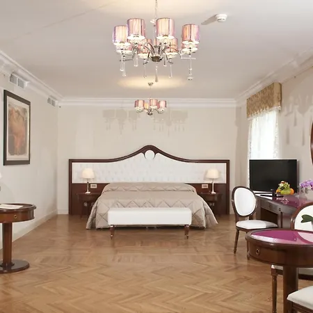 Grand Italia Szálloda