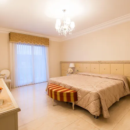 Grand Italia Szálloda 5*