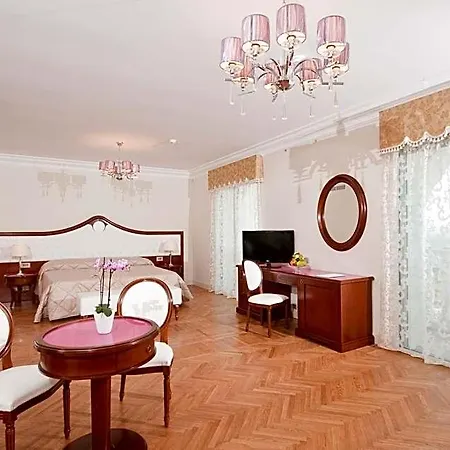 Grand Italia Hotel