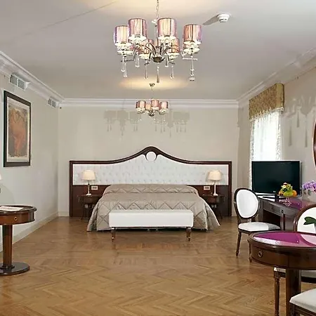 Grand Italia Hotel